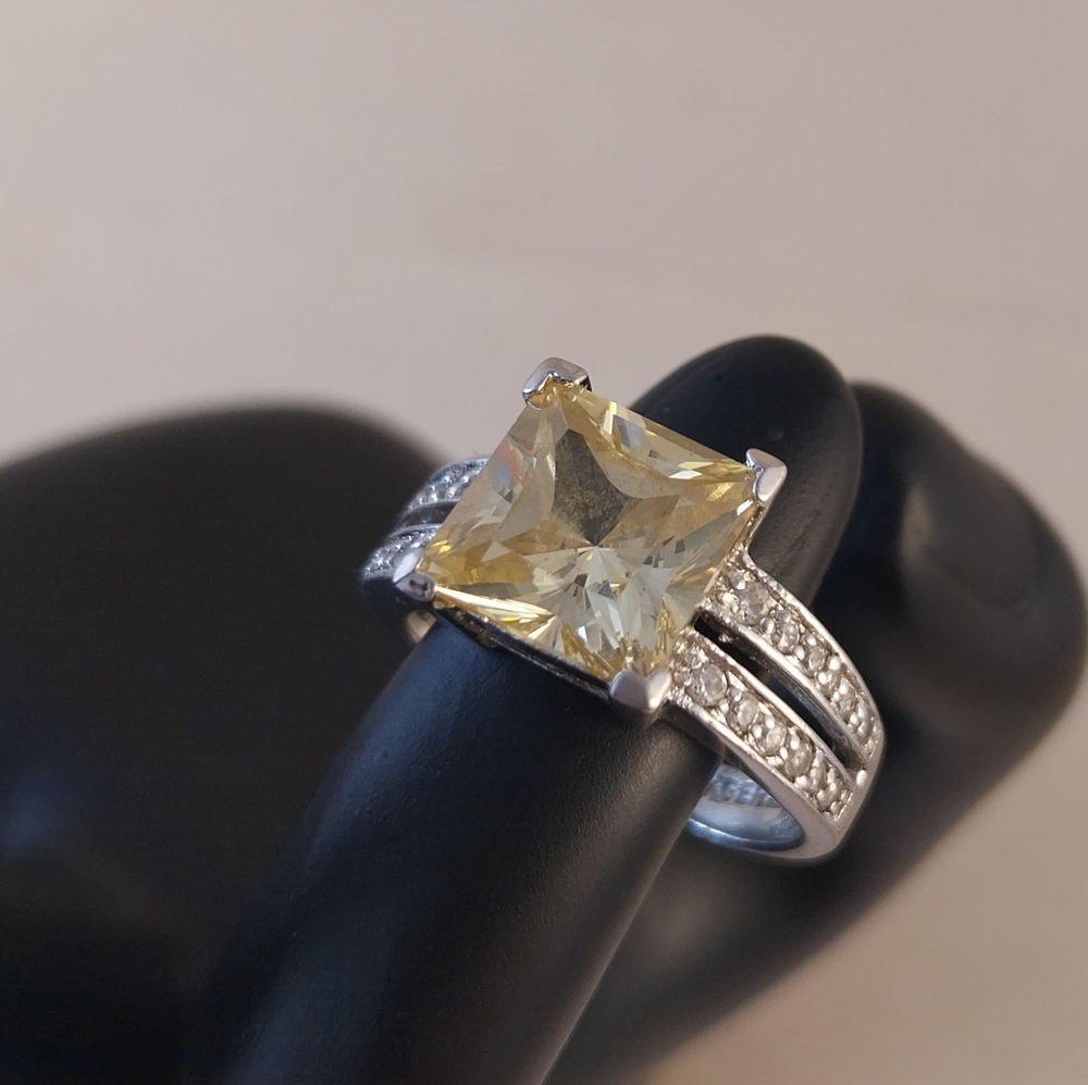 18 KGF  and Yellow Gemstone Ring - Picture 15 of 15